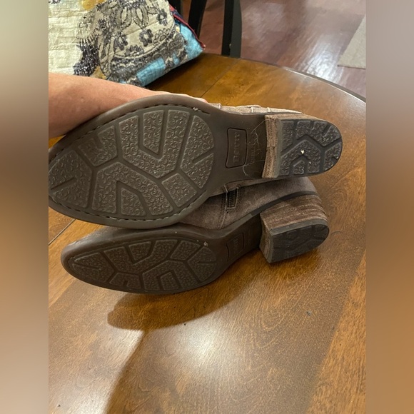 Born Bessie Brown Suede Ankle Boots 7.5 - Picture 6 of 9